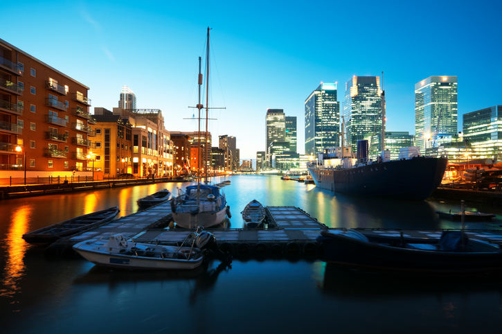 sailing in canary wharf